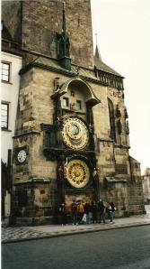 Um famoso relógio e calendário.